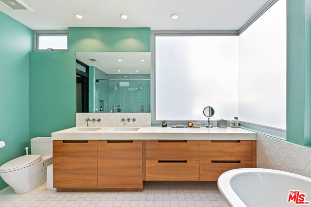 1430 Abbot Kinney Boulevard, Venice CA: https://media.crmls.org/mediaz/027451cb-7359-4816-ac00-2957ef2506b9.jpg