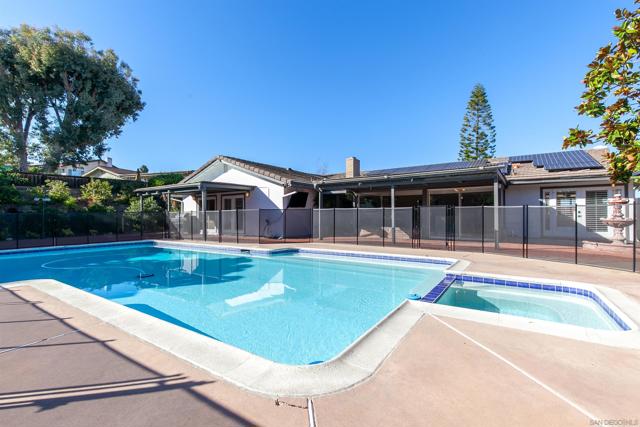 6641 Murray Park Dr, San Diego CA: https://media.crmls.org/mediaz/0274ac7c-8aec-4256-98a1-3a48d8e08b6c.jpg