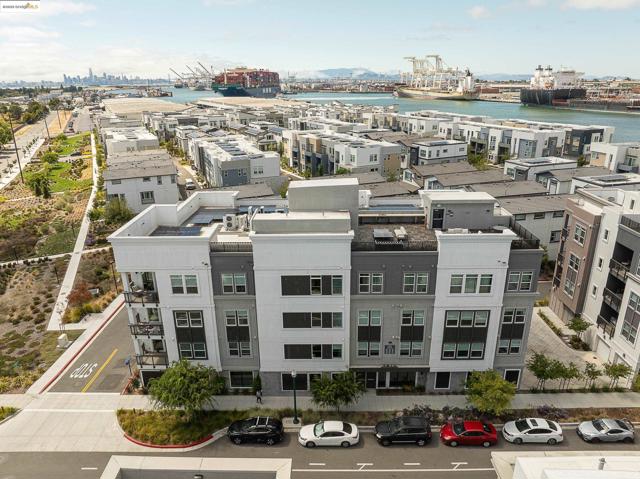 2818 Fifth Street, Alameda CA: https://media.crmls.org/mediaz/0275874d-d91e-4669-b3e0-48fb2ef209a2.jpg