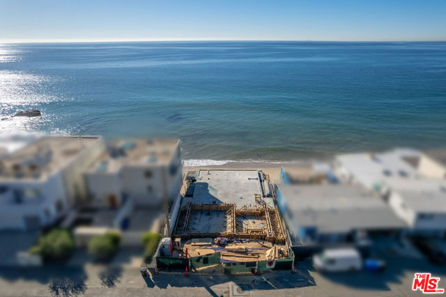 25306 Malibu Road, Malibu CA: https://media.crmls.org/mediaz/02759dee-e8eb-43c3-8f51-e6e18a1389fd.jpg