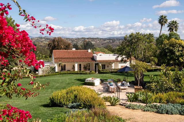17484 El Vuelo, Rancho Santa Fe CA: https://media.crmls.org/mediaz/0275b015-b0a9-4b1e-86bc-634f92bd3342.jpg