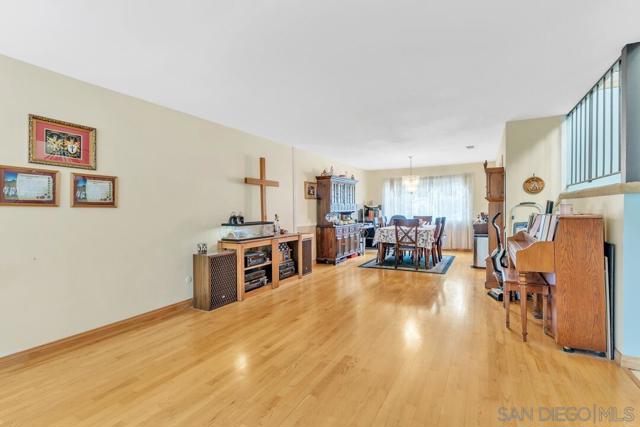 10315 Moselle St., San Diego CA: https://media.crmls.org/mediaz/0275e374-4407-48eb-949b-8dd6a6257ac9.jpg