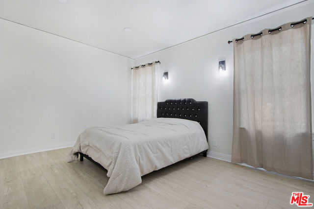 2406 3rd Avenue, Los Angeles CA: https://media.crmls.org/mediaz/0275e611-c01a-4576-bd9a-b02c1ad07da2.jpg