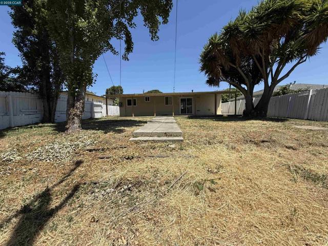 457 La Jolla St, Vallejo CA: https://media.crmls.org/mediaz/0276179a-7c22-4210-9048-774b59b3189f.jpg