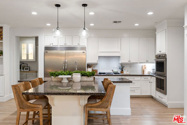 22499 Leaf Spring Court, Santa Clarita CA: https://media.crmls.org/mediaz/02763b6e-2e89-4890-a869-fa0bd579516e.jpg