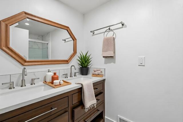 3405 Bellevue Drive, Modesto CA: https://media.crmls.org/mediaz/02763ef8-2458-4e51-941b-adc98f76627e.jpg