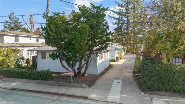 136 Market Street, Santa Cruz CA: https://media.crmls.org/mediaz/0276492b-f689-42bb-8ef4-e4eaa73e7298.jpg