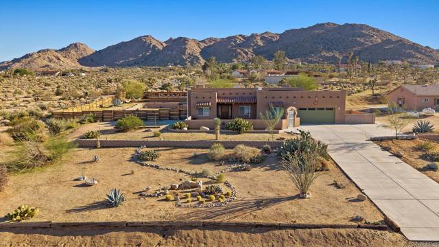 60377 Pueblo Trail, Joshua Tree CA: https://media.crmls.org/mediaz/02765c80-a62d-448a-aa05-a9746b732e11.jpg