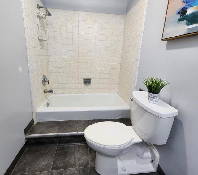 1500 Broadway, Burlingame CA: https://media.crmls.org/mediaz/02767834-1a85-4ddb-b4aa-3ff64a2b4f22.jpg