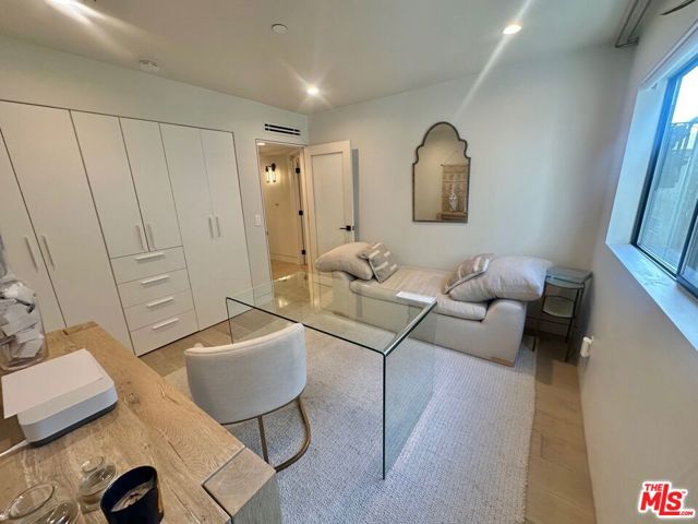 2805 3rd Street, Santa Monica CA: https://media.crmls.org/mediaz/0276a765-c30f-4fcf-9b61-6ccbf78e198f.jpg