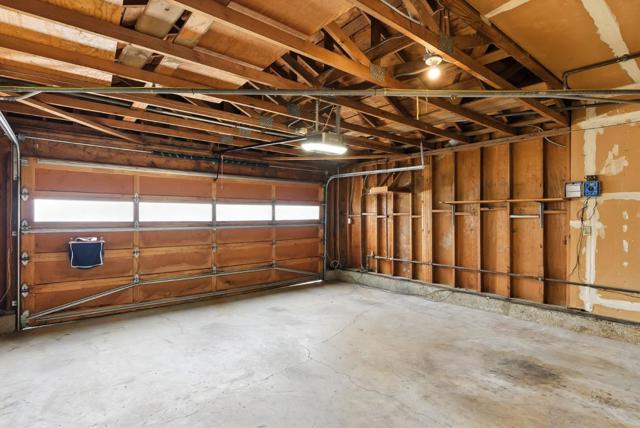 1675 Escalante Way, Burlingame CA: https://media.crmls.org/mediaz/0276e0bd-689a-4b95-a1c6-0d64c2565c83.jpg