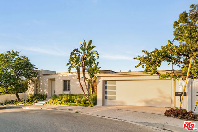 3340 Scadlock Lane, Sherman Oaks CA: https://media.crmls.org/mediaz/0276f0a0-19e9-46e9-89e5-8c567262f2e1.jpg