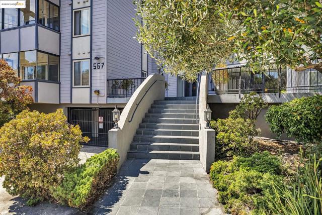 567 Oakland Ave., Oakland CA: https://media.crmls.org/mediaz/027703e2-cf8d-493a-842d-f38e77f9ae41.jpg