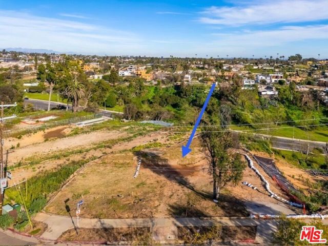 576 Erskine Drive photo 2
