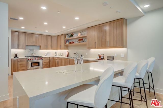 17325 Castellammare Drive, Pacific Palisades CA: https://media.crmls.org/mediaz/02780121-dcf7-4994-83be-d9e9d6408400.jpg
