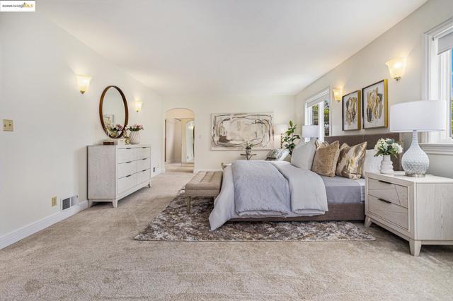 1415 Vancouver Ave, Burlingame CA: https://media.crmls.org/mediaz/02785d5a-fb16-4237-8c7c-b1ddf1461933.jpg
