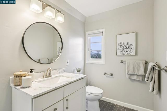 680 Grizzly Peak Blvd, Berkeley CA: https://media.crmls.org/mediaz/027876d1-7d89-44d4-ba62-97cb46795425.jpg