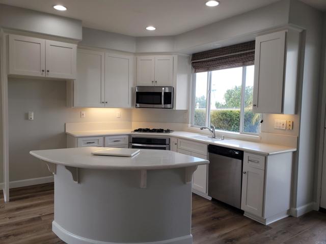 Detail Gallery Image 5 of 20 For 3546 Harwich St, Carlsbad,  CA 92010 - 4 Beds | 2/1 Baths
