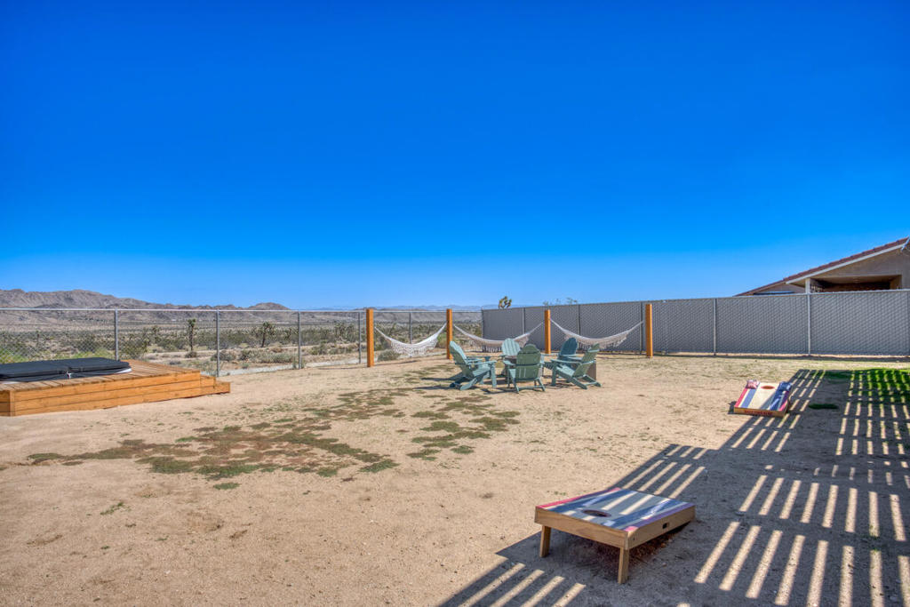 https://media.crmls.org/mediaz/02798ab7-a711-468b-bdcc-715e67b08b47.jpg?preset=X-Large