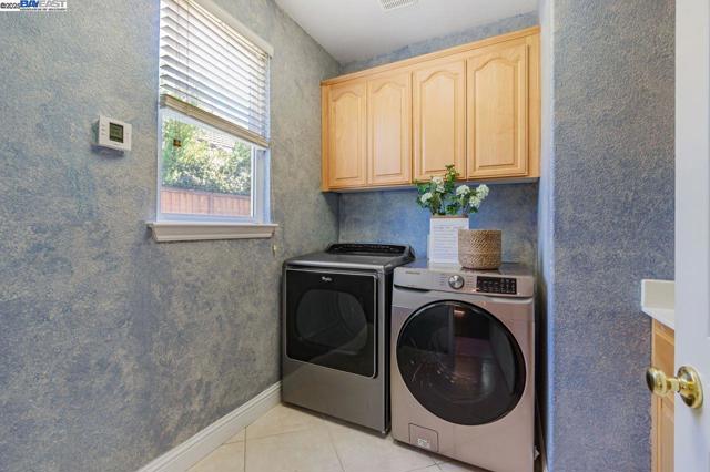 5391 Fernbank Dr, Concord CA: https://media.crmls.org/mediaz/0279cc8e-109f-4151-ad36-42d65dede966.jpg