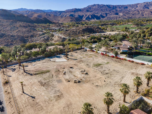 49425 Jfk Trail, Palm Desert CA: https://media.crmls.org/mediaz/0279d16c-559c-4bad-bd2b-5bce288709ff.jpg