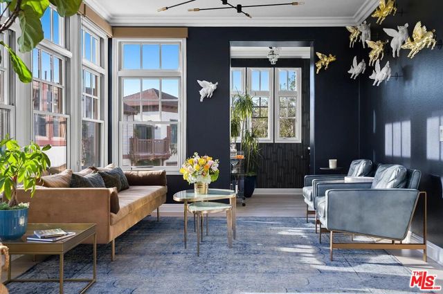 2584 Bungalow Place, Corona del Mar CA: https://media.crmls.org/mediaz/0279ec87-203a-4f53-a814-f4c53bf8f9fc.jpg