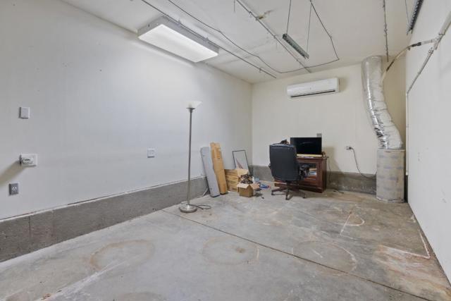 5367 Rosswood Lane, Redding CA: https://media.crmls.org/mediaz/027a3639-1cce-4d4f-9382-ad11991ad5e2.jpg