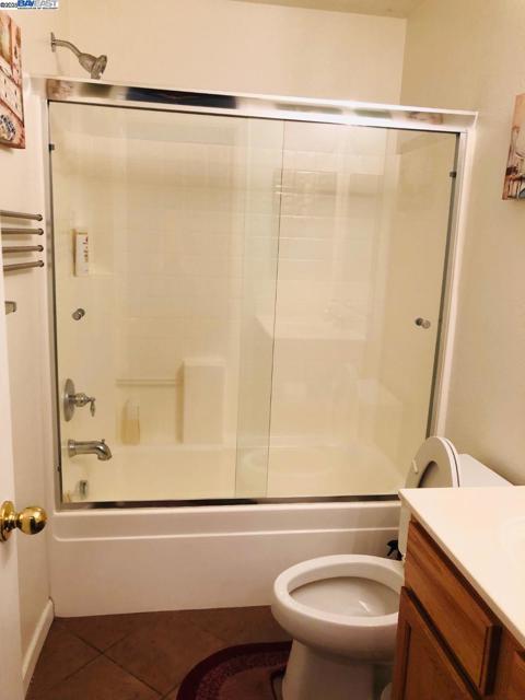 644 Artisan Pl, Hayward CA: https://media.crmls.org/mediaz/027a6bfe-8309-41de-b02c-fc1f50a054e5.jpg