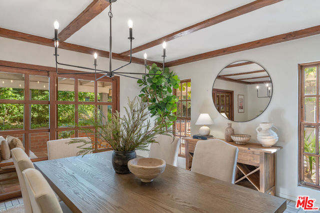 4835 Corbin Avenue, Tarzana CA: https://media.crmls.org/mediaz/027a9a59-3213-40cf-8b5e-3123dab15986.jpg