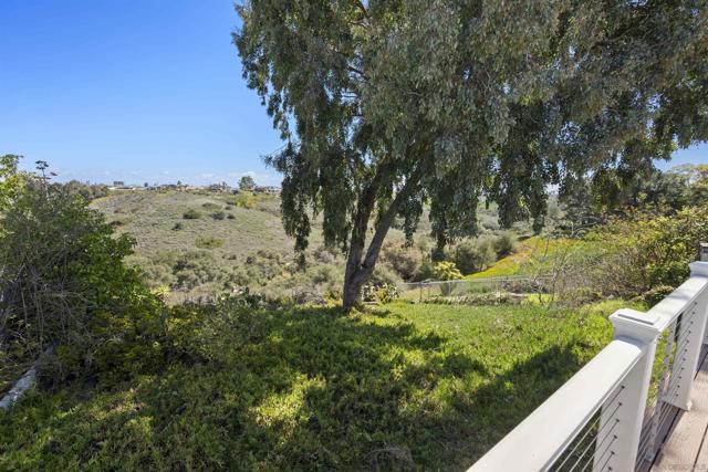 3833 Tomahawk Ln, San Diego CA: https://media.crmls.org/mediaz/027ae040-b1b7-4720-ae02-f11aa4921980.jpg