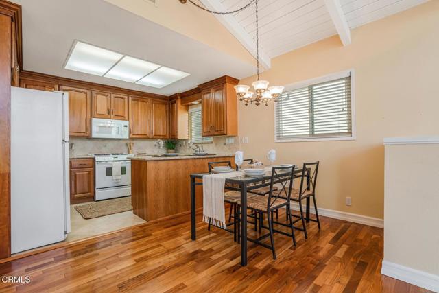 3233 Playa Court, Oxnard CA: https://media.crmls.org/mediaz/027aeca1-81c7-4611-8b21-b0ccb789e450.jpg