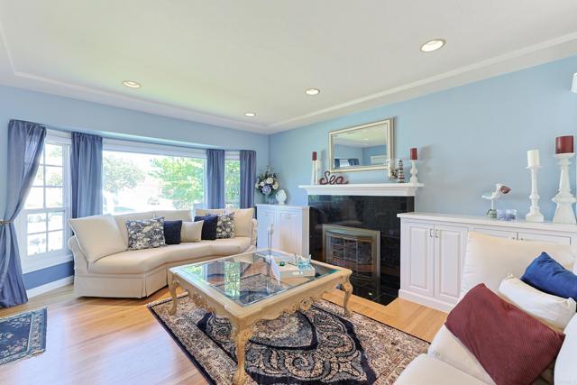 Image 2 of 55 For 733 Alameda  