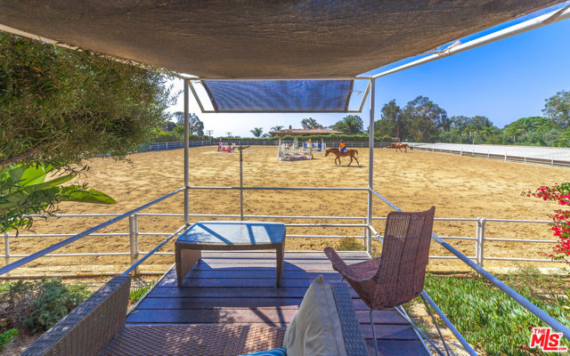 27355 Pacific Coast Highway, Malibu CA: https://media.crmls.org/mediaz/027b9755-8c7f-4bf5-8ee6-b99850f6e943.jpg