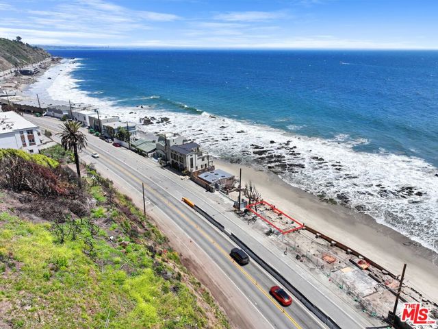 20802 Pacific Coast Highway, Malibu CA: https://media.crmls.org/mediaz/027baaf9-0019-456c-828a-60321fa693c2.jpg