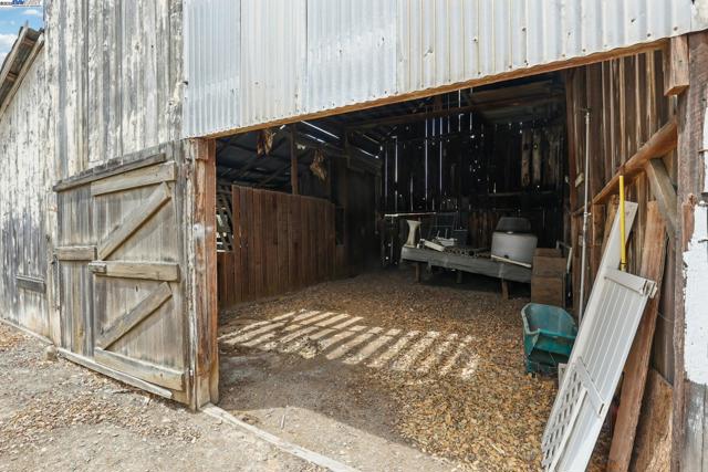 11768 Main St, Sunol CA: https://media.crmls.org/mediaz/027c7e72-861d-45d9-bcf1-b08f86015169.jpg