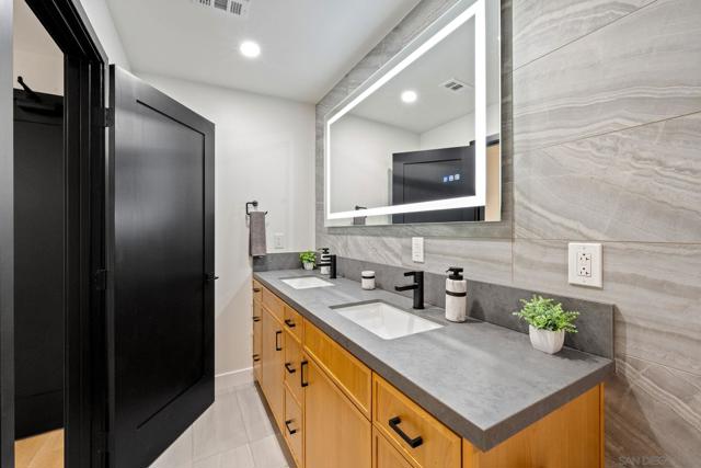 Image 23 of 48 For 4664 Isleta Ave