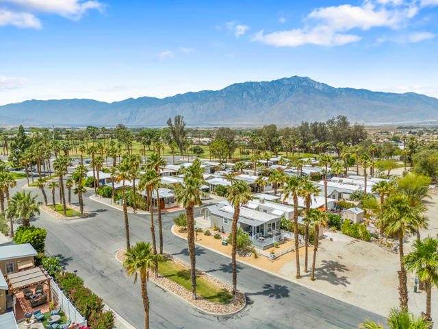 16400 Bubbling Wells Road, Desert Hot Springs CA: https://media.crmls.org/mediaz/027d0d61-050f-448d-a2c1-40927d300114.jpg