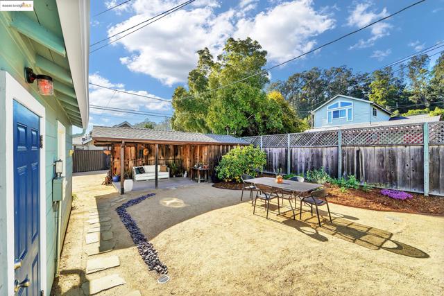 725 Trevethan Ave, Santa Cruz CA: https://media.crmls.org/mediaz/027d15fb-758a-4c31-aebe-06ffb536ffe8.jpg