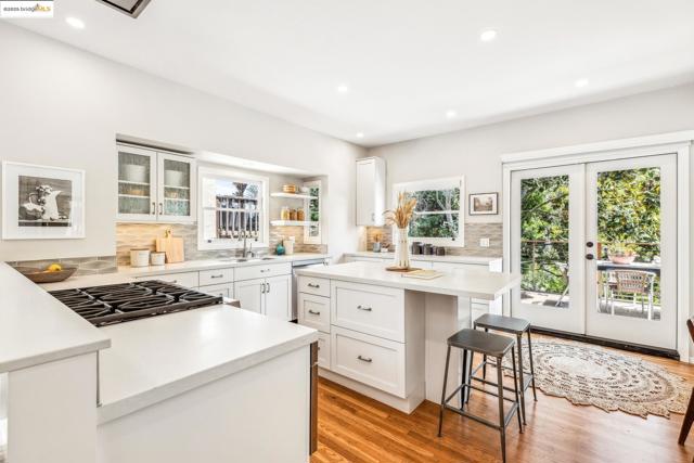 952 Kingston Ave, Piedmont CA: https://media.crmls.org/mediaz/027d1dc6-74bc-4bad-891c-5d23a9d90fe5.jpg