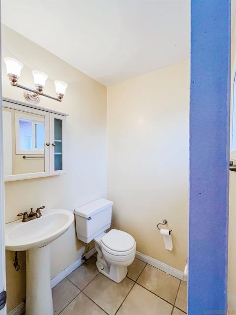 765 Elkwood Ave, Imperial Beach CA: https://media.crmls.org/mediaz/027d454d-ce3d-43d5-80e8-0694430ee3a4.jpg
