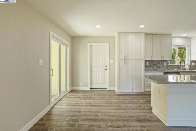 Image 11 of 39 For 105 Benjamin Holt Dr