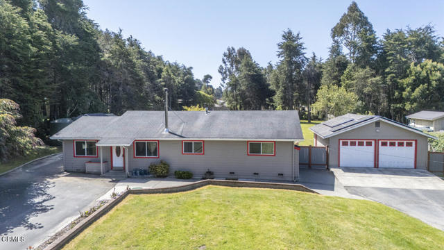31341 Thomas Lane, Fort Bragg CA: https://media.crmls.org/mediaz/027e12b6-d02e-4dfd-a1b9-1bb86d4d9c61.jpg