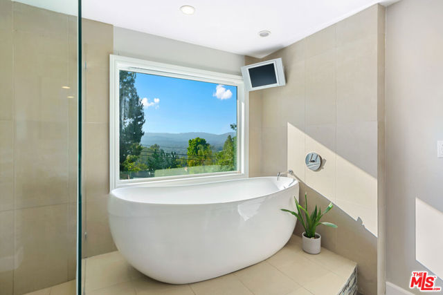 5118 Cerrillos Drive, Woodland Hills CA: https://media.crmls.org/mediaz/027e4df5-20f7-4d0e-bc9b-d0bbb80445a8.jpg