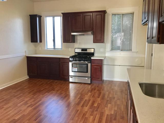 1707 Lincoln Ave, Alameda CA: https://media.crmls.org/mediaz/027e6176-3452-41bd-b763-5e095a7b87a1.jpg