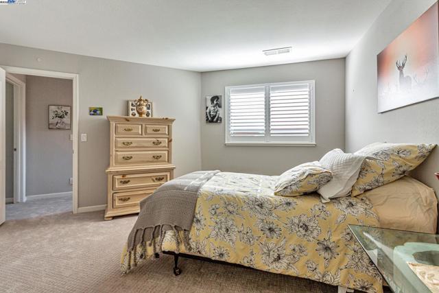 4001 W Lakeshore Drive, San Ramon CA: https://media.crmls.org/mediaz/027e8093-d330-45fd-a3b9-f3b53ead83c1.jpg