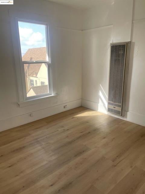 2212 17Th Ave, Oakland CA: https://media.crmls.org/mediaz/027e9421-3097-48a3-96a0-b656d3dd9bf2.jpg