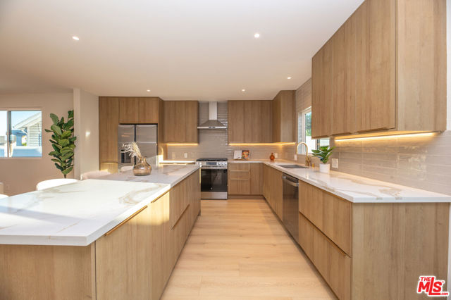 5325 S Victoria Avenue, Los Angeles CA: https://media.crmls.org/mediaz/027ecf89-52d5-4f7e-bd32-8e7e7cc75acb.jpg