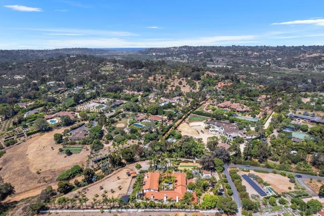 17507 Los Morros, Rancho Santa Fe CA: https://media.crmls.org/mediaz/027eed9c-d3e0-4c6d-8883-8b4e73e37fad.jpg