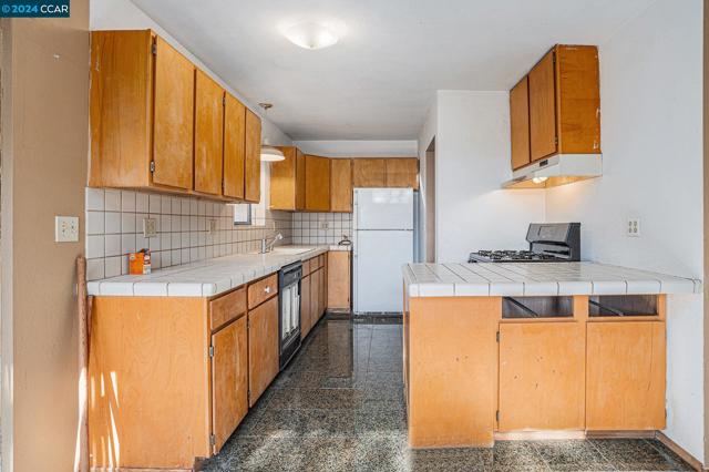 Image 6 of 30 For 5860 Leona St