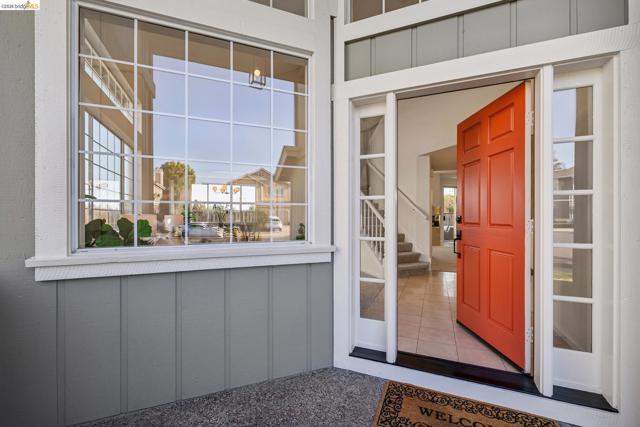 2004 Fries Ct, Martinez CA: https://media.crmls.org/mediaz/027f832f-25cb-4540-bde4-69e7fed04150.jpg